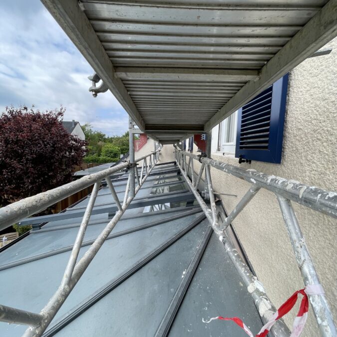 Comment r&eacute;aliser des travaux sur un terrain en pente avec un &eacute;chafaudage ? Ostwald