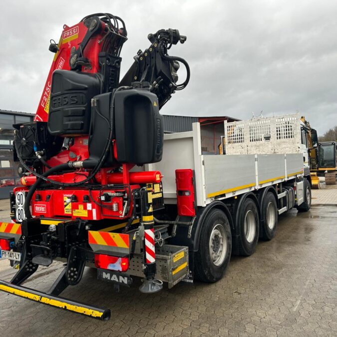 Pourquoi la suspension pneumatique est-elle un atout pour la location de camion grue sur terrain accident&eacute; ? S&eacute;lestat